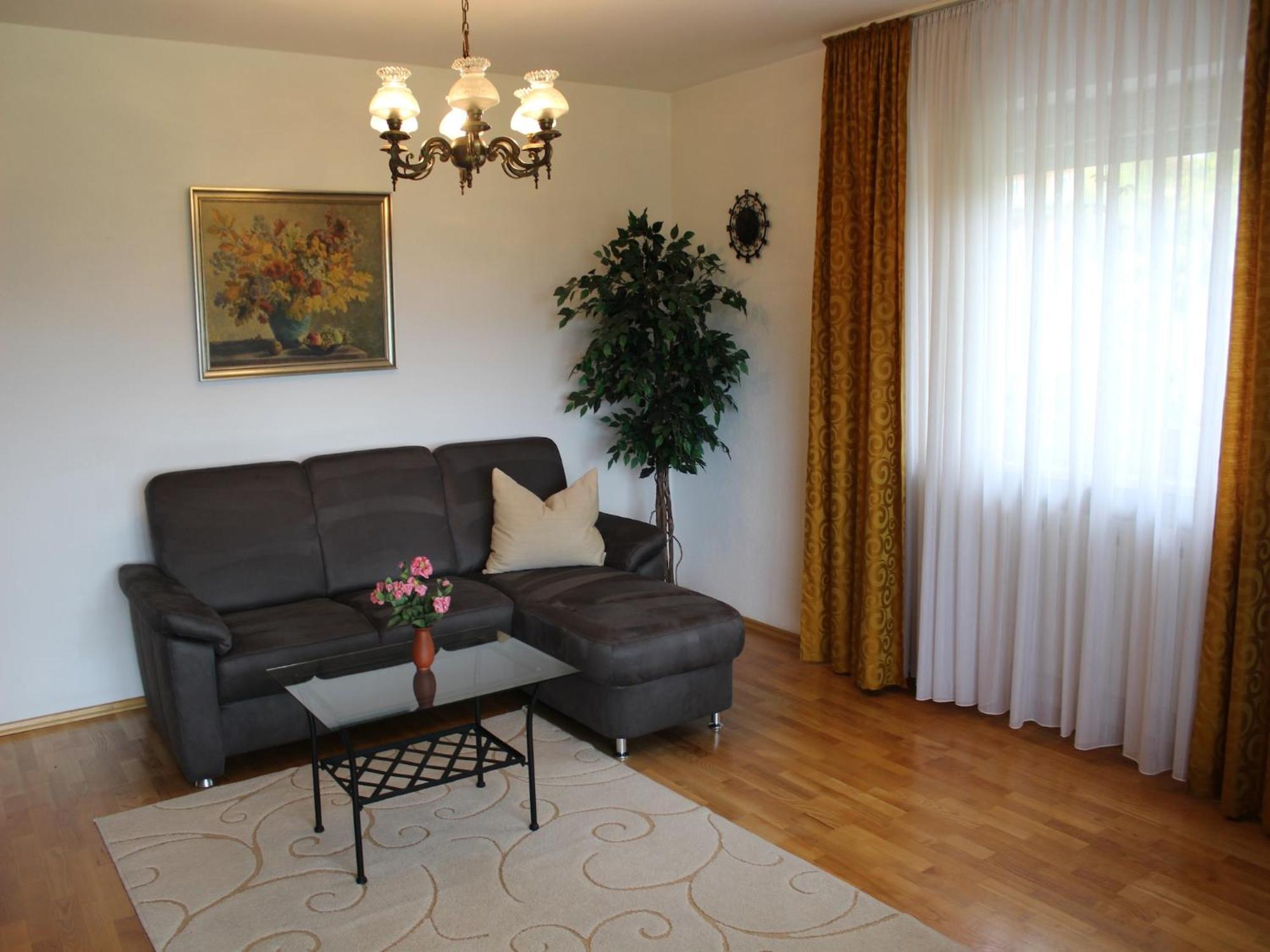 Welcoming Chalet Near Forest In 론바크 외부 사진