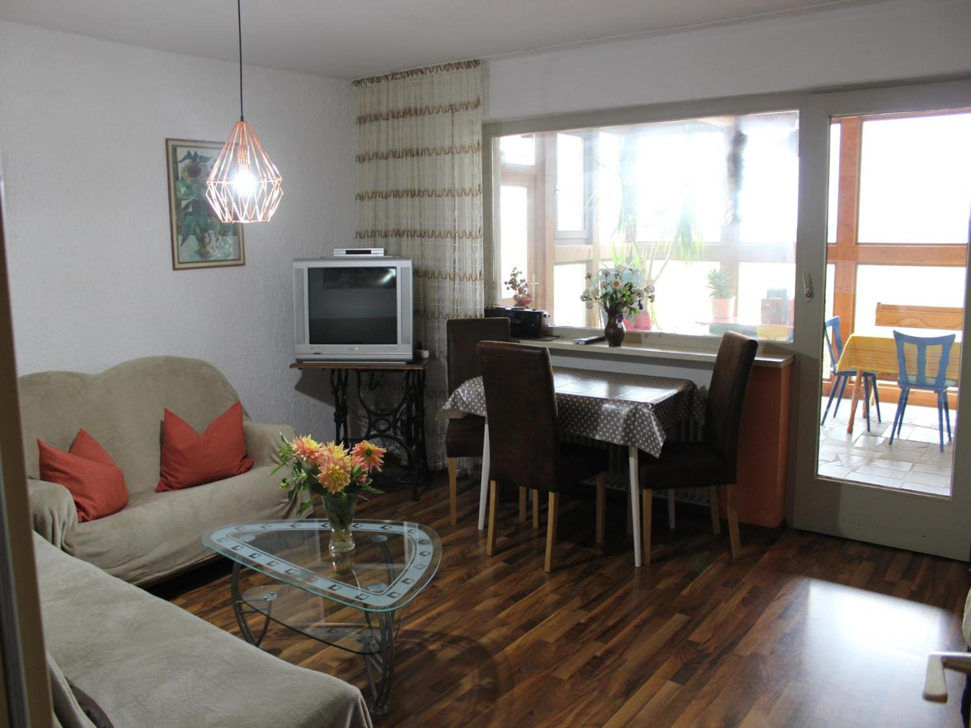 Welcoming Chalet Near Forest In 론바크 외부 사진