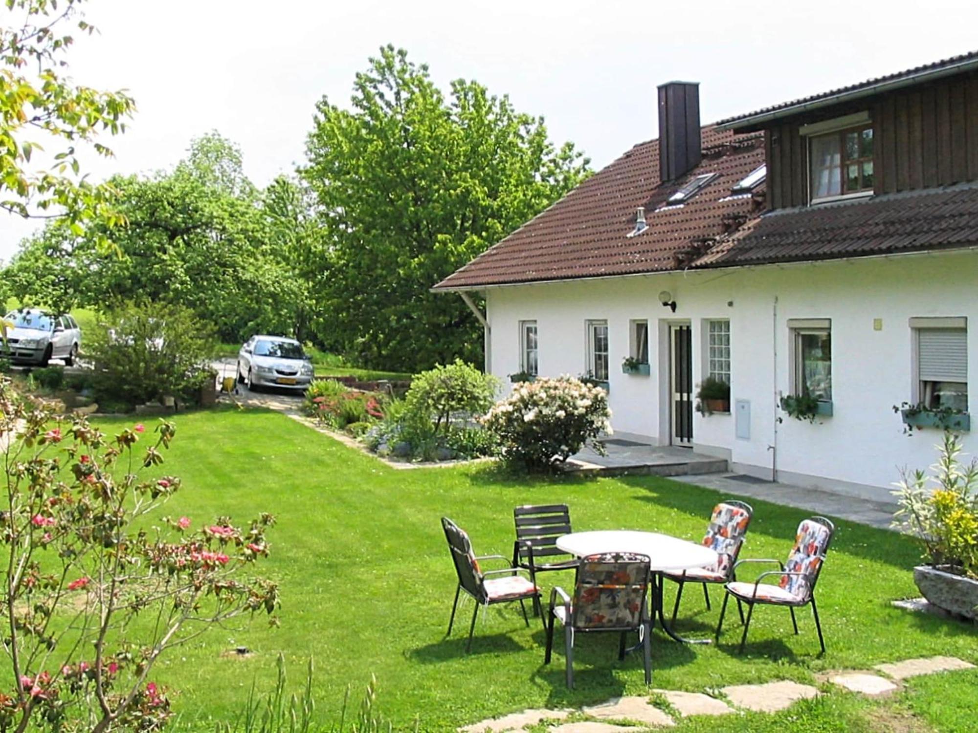 Welcoming Chalet Near Forest In 론바크 외부 사진
